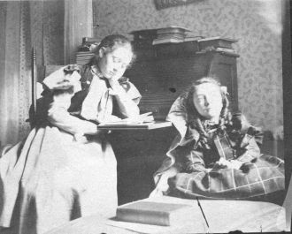 Bess and Helen Baglin