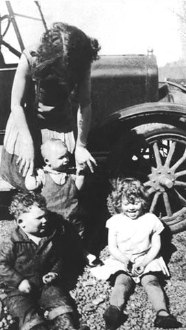 Fred, Elaine, & Frank Kroetch & Norma Ferguson, Washington