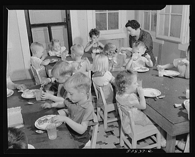 Childersburg, Alabama. Lunch period in the WPA (Works...
