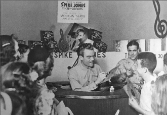 Signing autographs with Spike Jones