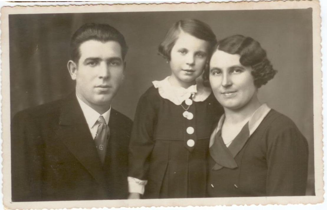 Sidonia Faixova b. Dugovicova with her family
