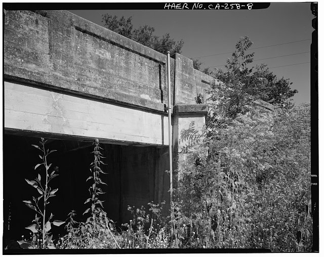 8. View of central support column on west side, looking...