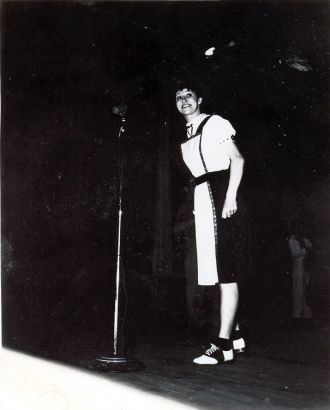 USO - Nellie on Stage