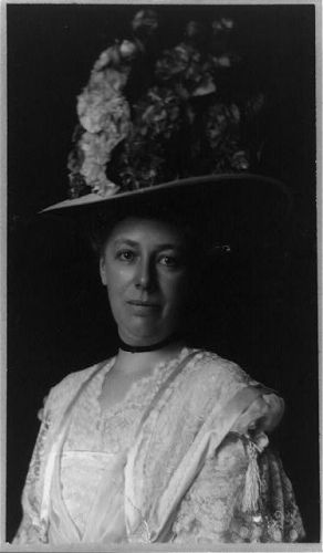 [Helen Herron Taft, half-length portrait, facing front,...