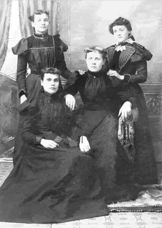 Unknown Fournier sisters