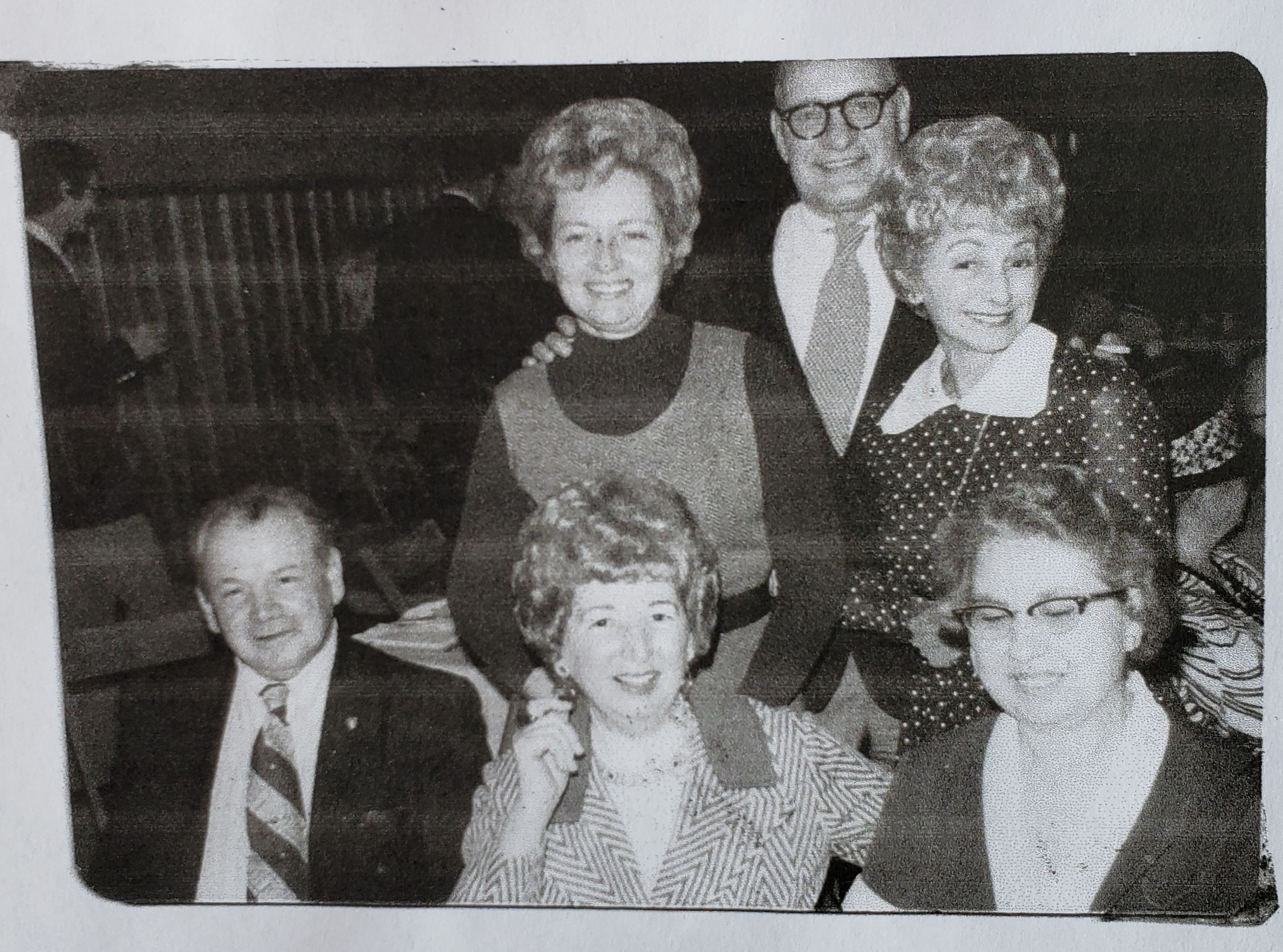 Left John Hargreaves middle front Helen Hargreaves/Luhrs Right front Dorris Dufford. Right back Vicoria Lorraine. Man in back is William Robert Luhrs