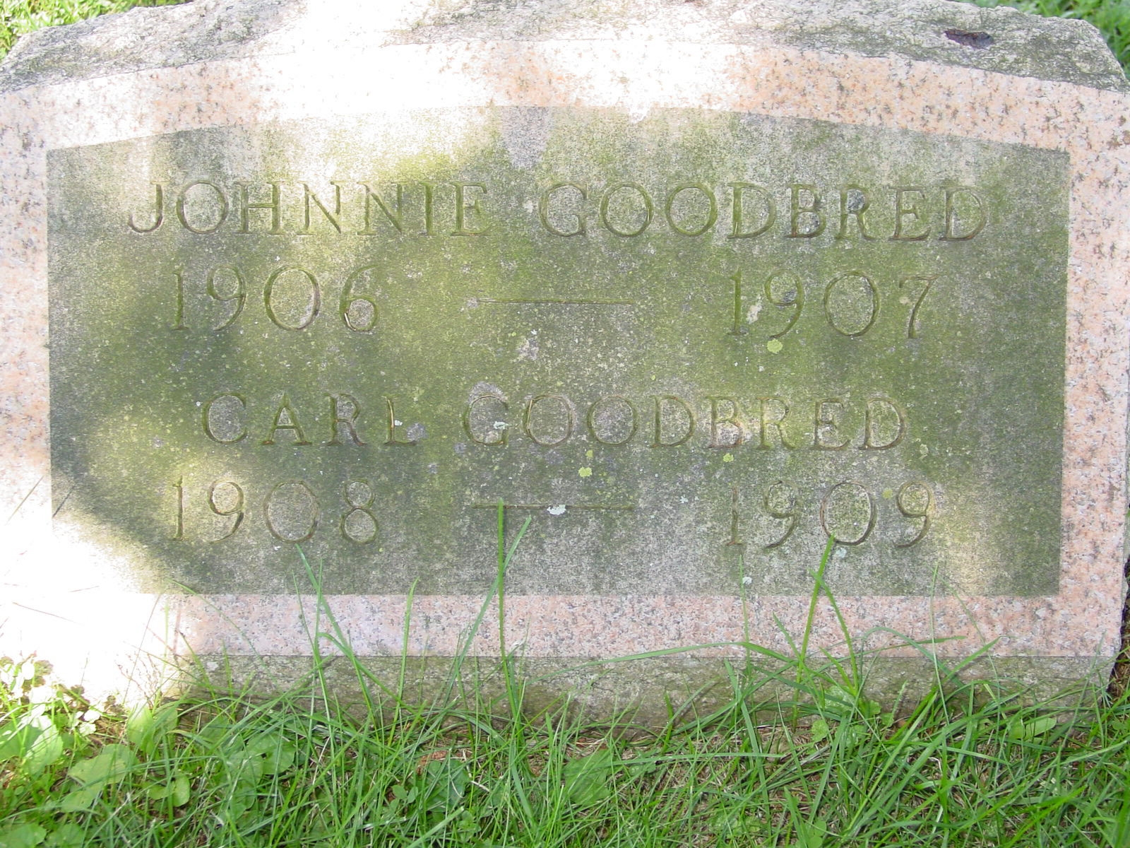 Carl & Johnnie Goodbred gravesite
