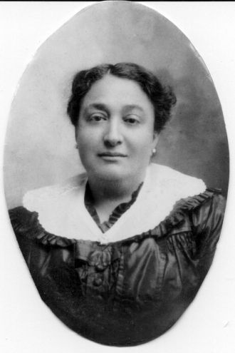 Josephine Nigrelli Costanza, 1910