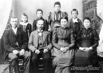 Peter Dehen & Theresia (Heuring) Family, 1895