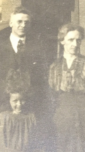 Harold Piatt, with Eliza FitzRandolph Hennacy and daughter Leah Hennacy. 