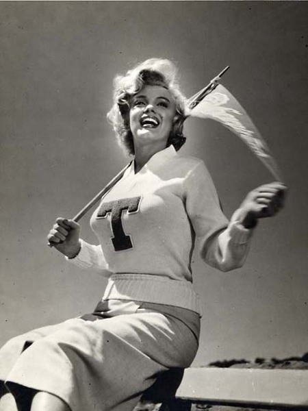 Marilyn Monroe, Cheerleader