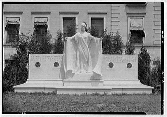 Daughters of the American Revolution. Monument to the...
