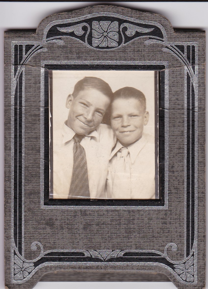 Arthur W Truesdale on right and Ralph Whitfield Truesdale on left. Brothers, Ralph being older.
