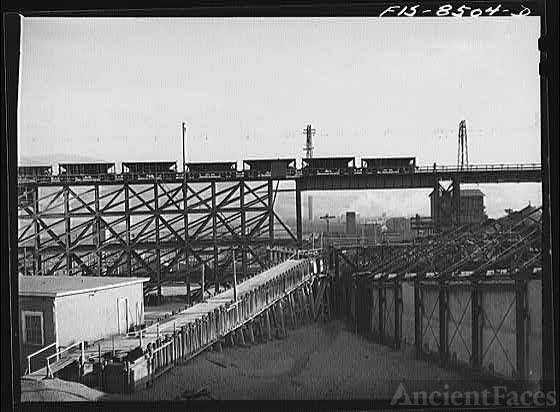 Anaconda smelter, Montana. Anaconda Copper Mining...