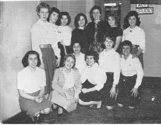 Zelda Estrin in 1961 with her photography class.