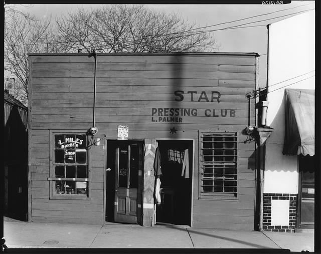 Shop fronts, laundry and barber shop. Vicksburg,...