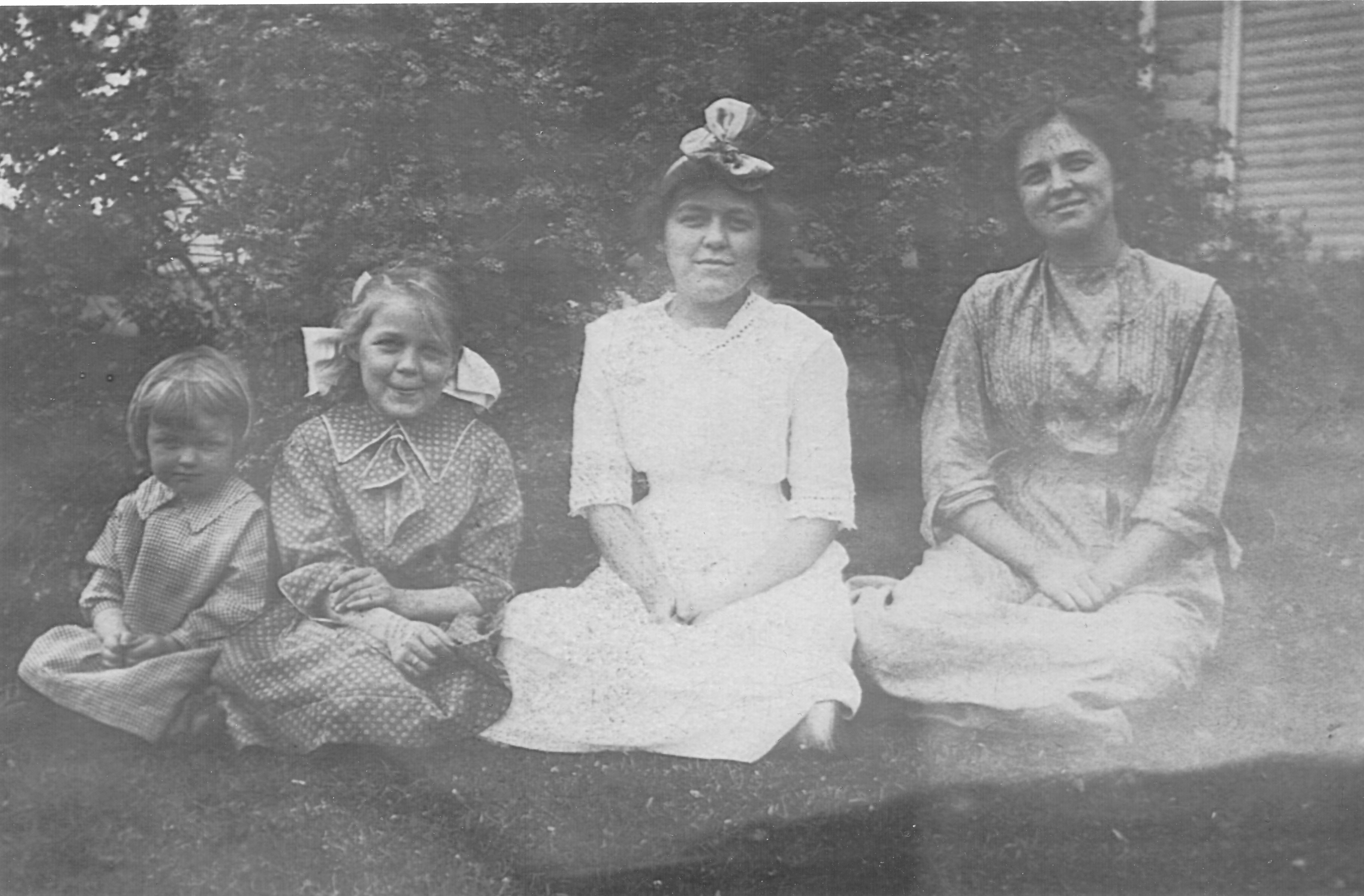 Eichler Daughters Ohio c1911