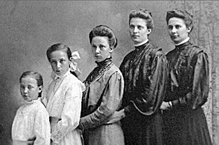 Bertha, Julia, Elizabeth, Isabel, & Katherine Weber, 1905