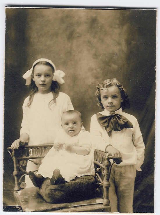 Gladys, Albert, & Elmer Milhizer, New York 1915
