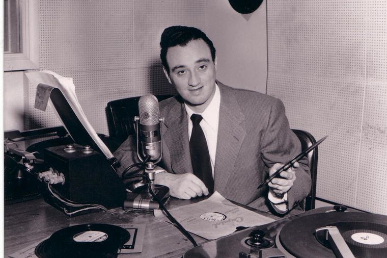 Roy Harvey at radio Studio