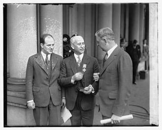 Dwight Davis decorating Orville Wright, [2/27/29]
