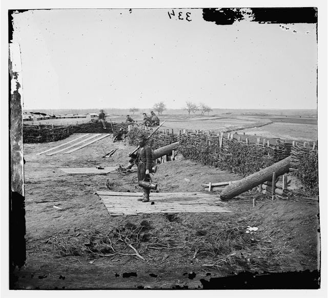 [Centreville, Va. Fort on the heights, with Quaker guns]
