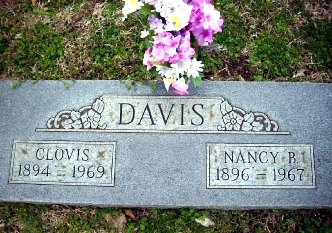 Clovis & Nancy Davis gravesite