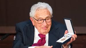 Henry Kissinger with Prize.