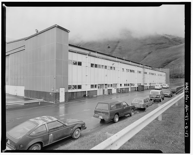 17. EXTERIOR VIEW LOOKING WEST - Kodiak Naval Operating...