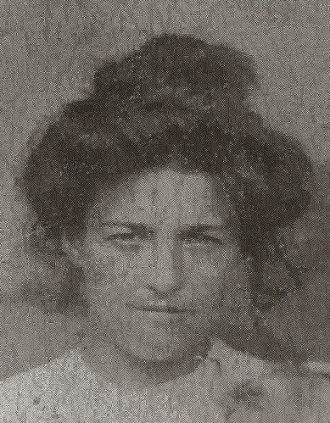 Lizzie Heath abt 1909 or 1910 - cropped from a larger family photo