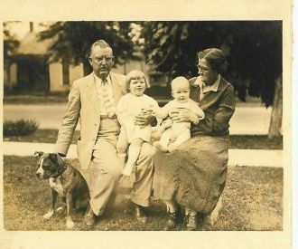 Wm & Ada (Martin) Tanksley With 2 Grandchildren