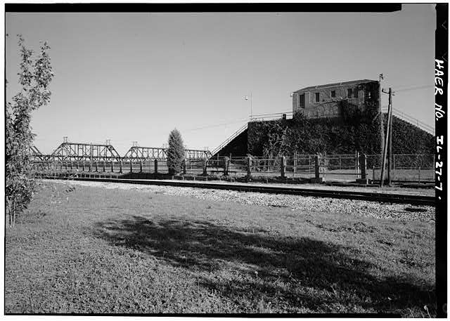 7. VIEW OF DAM STORAGE YARD - Mississippi River 9-Foot...