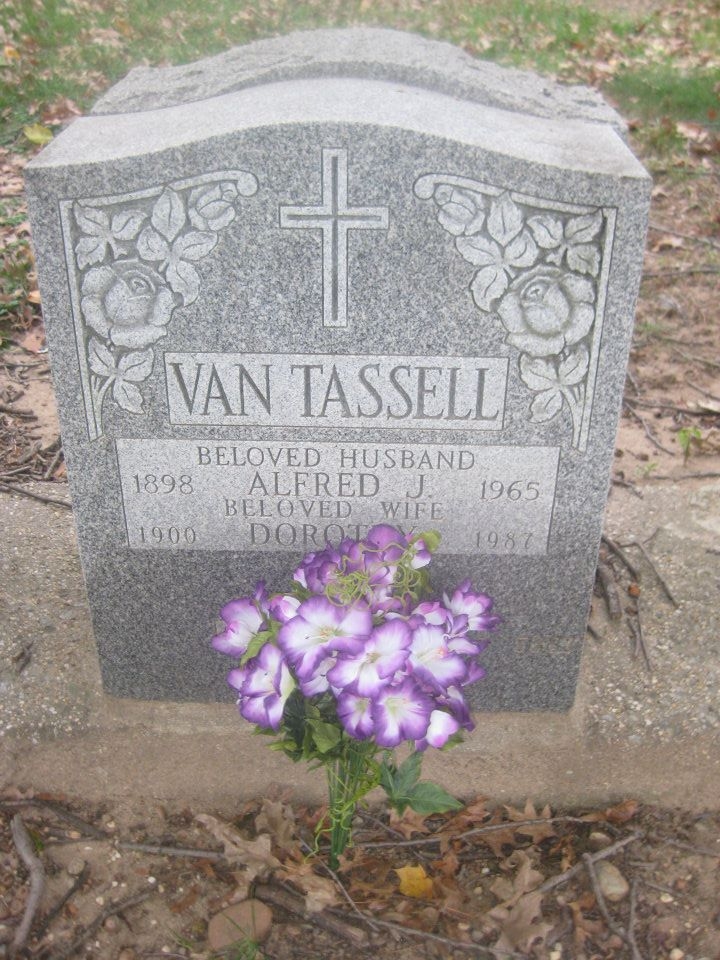 Alfred & Dorothy Van Tassell Gravesite, NY