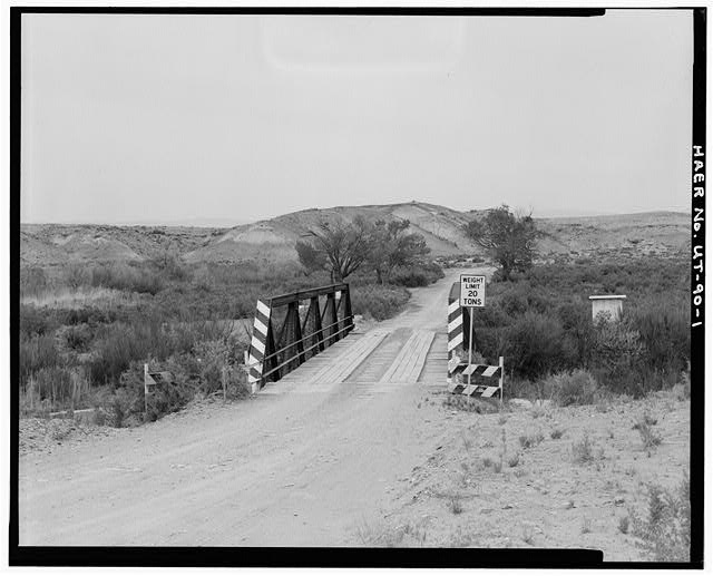 1. FULL VIEW OF BRIDGE - SOUTH TO NORTH - Mounds Bridge,...