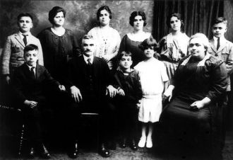 Manuel & Maria Saudade Family, MA 1925