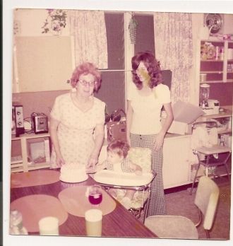 Loretta & Dorothy Coile & Sarah Thompson, 1975 Florida