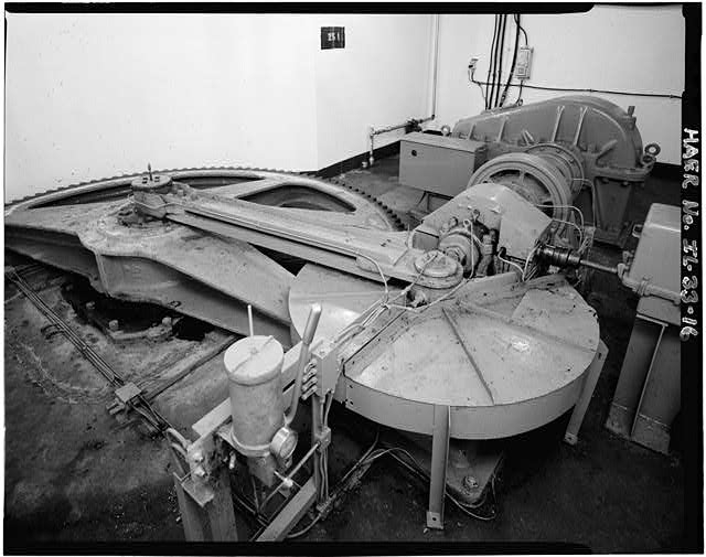 16. DETAIL VIEW OF AUXILIARY LOCK MITER GATE OPERATING...
