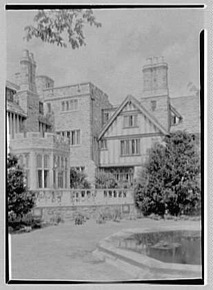 Clarence McK. Lewis, Skylands Farm, residence in...