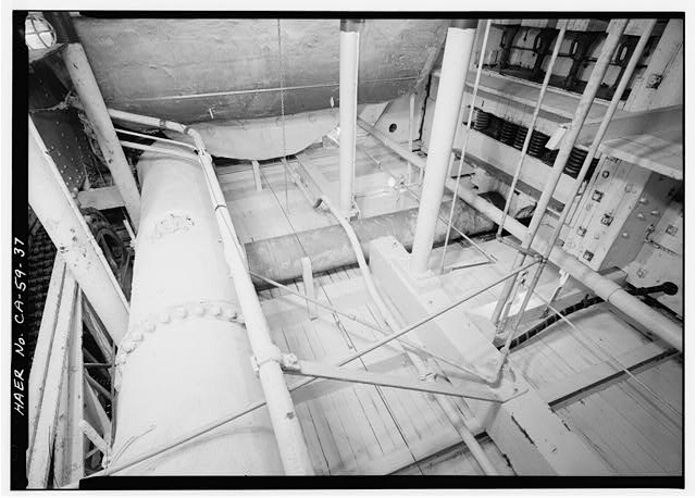 37. Drive shaft, port side, see negative for springs. -...