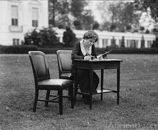 Mrs. Coolidge votes by mail, 1924