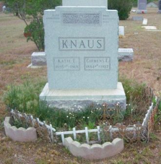 Katie and Clemens Edward Knaus Gravesite