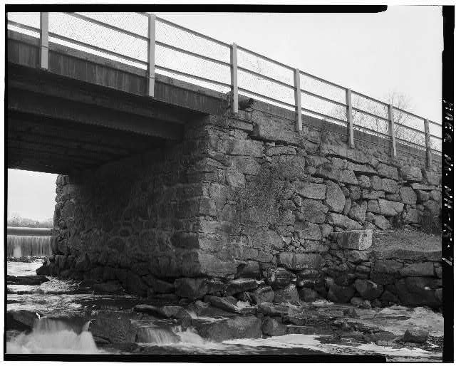 7. VIEW OF NORTH ABUTMENT, LOOKING NORTHWEST - Durham...