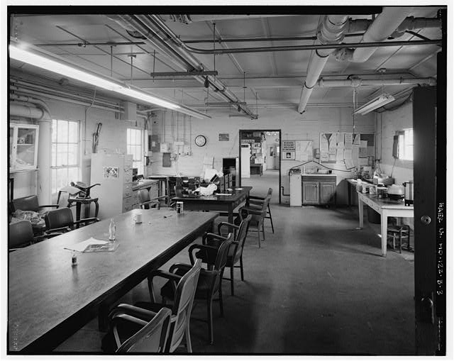 3. VIEW EAST, INTERIOR OF HEADHOUSE (BUILDING 4) - U.S....