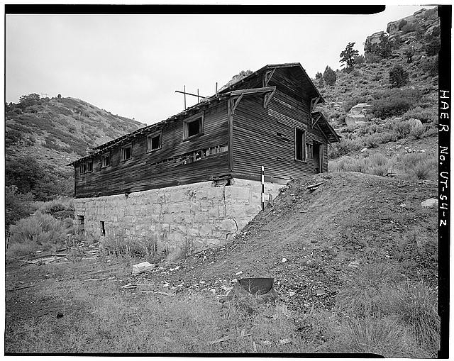 2. VIEW OF SOUTHEAST CORNER OF BATHHOUSE - Rains Mine,...