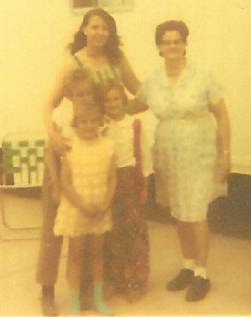Aunt Almina Jenevieve Owen-Lefler with niece Donna Joyce Owens and Donna's kids