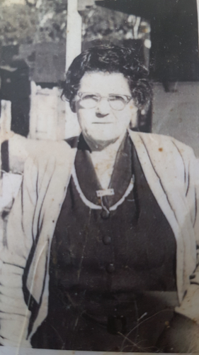 this is my grandmother esther amelia marshall born 16th of may1895 passed 3rd of july 1972 she married george henery barry