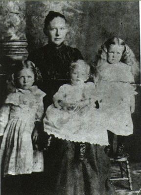 Joanna Tanner and Children
