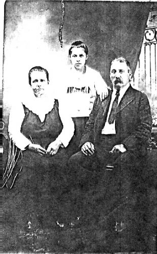 Isaac Samuel Keck (1866-1946), Mary (Bolin) Keck, Della Keck