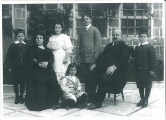 Nasif Meshaka Family, 1900