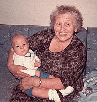 Aagot  Johnsen with grandchild